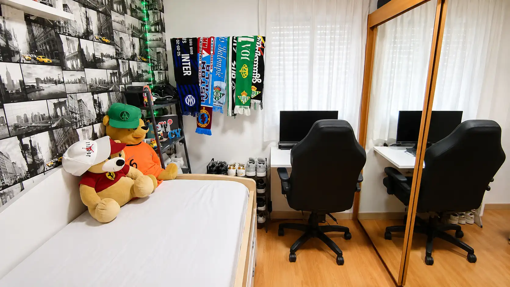 Bedroom of Flat for sale in Sevilla  with Air Conditioner and Furnished