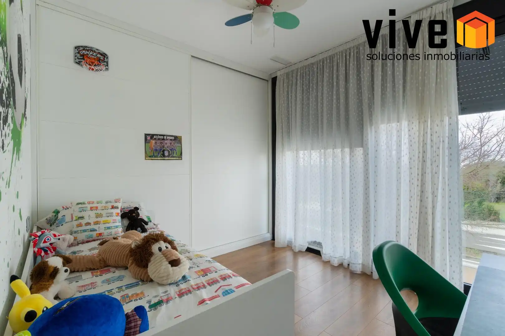 Dormitori de Casa adosada en venda en Mairena del Aljarafe amb Aire condicionat, Calefacció i Jardí privat