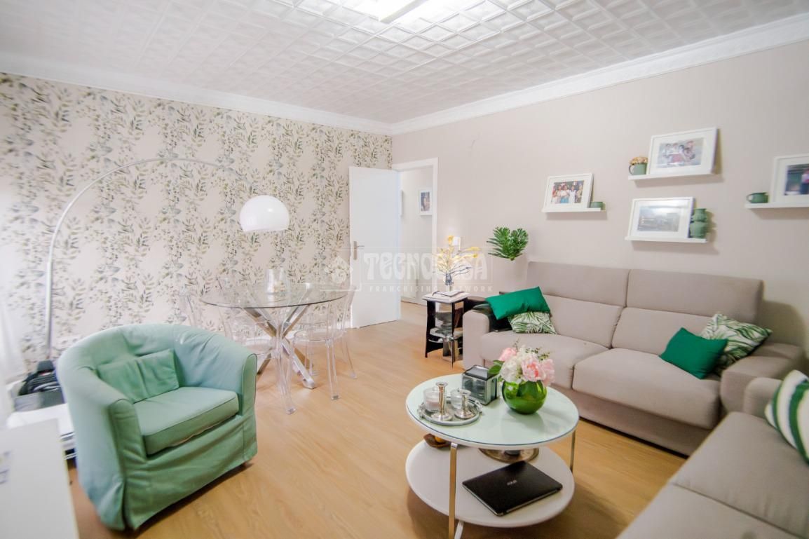 Living room of Flat for sale in  Granada Capital  with Air Conditioner
