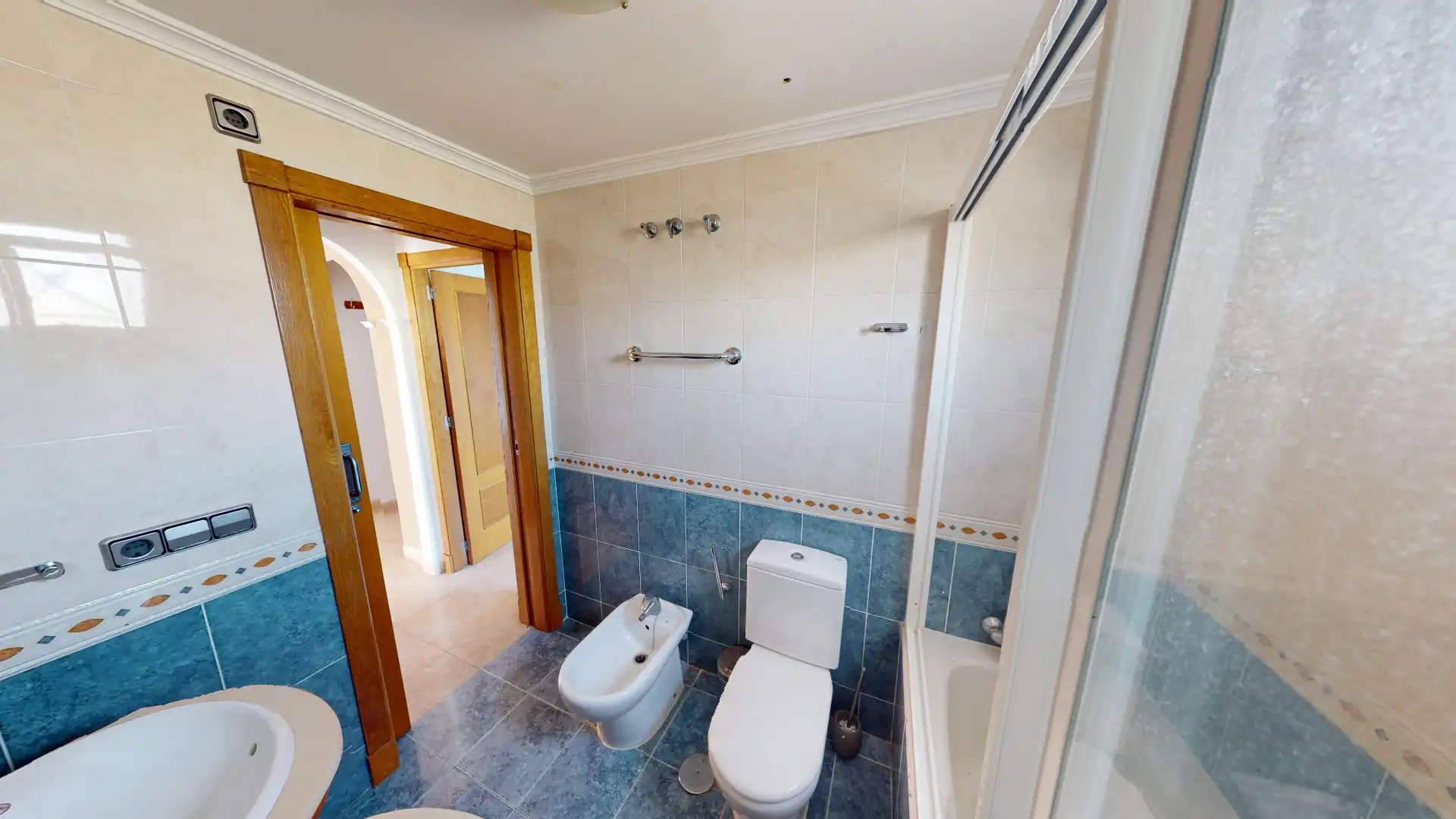 Bathroom of Flat for sale in Torrevieja  with Air Conditioner, Terrace and Community pool