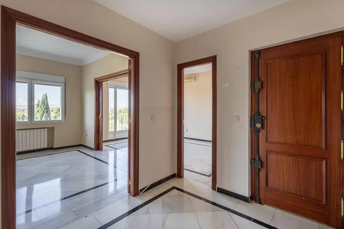 Flat for rent in Granada  with Air Conditioner and Heating