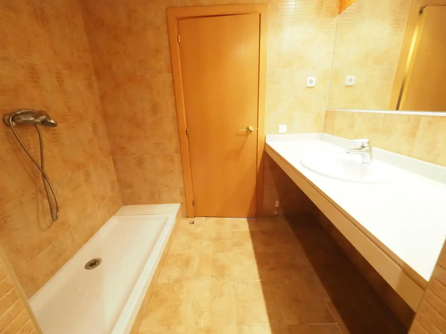 Baño de Piso en venta en Cerdanyola del Vallès con Calefacción, Parquet y Terraza