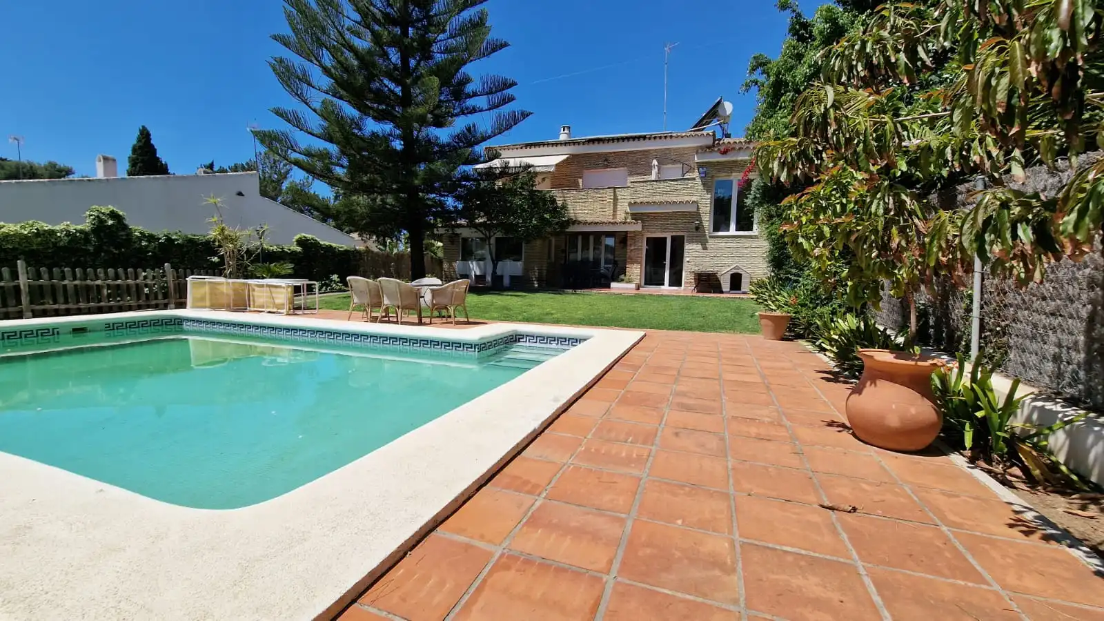 Garden of Detached homes for sale in El Puerto de Santa María  with Air Conditioner, Private garden and Storage room