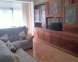 Sala d'estar de Pis en venda en Valladolid Capital amb Calefacció, Parquet i Terrassa