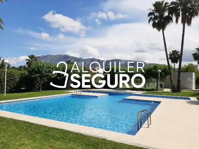 Piscina de Pis de lloguer en Dénia amb Aire condicionat, Terrassa i Traster