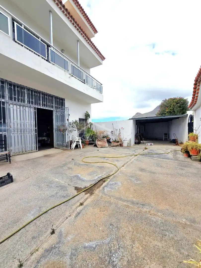 Vista exterior de Casa o xalet en venda en Arona amb Terrassa