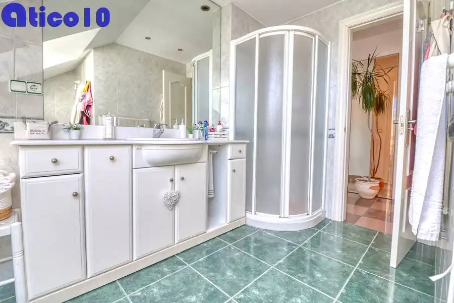Baño de Casa o chalet en venta en Gijón  con Calefacción, Jardín privado y Parquet