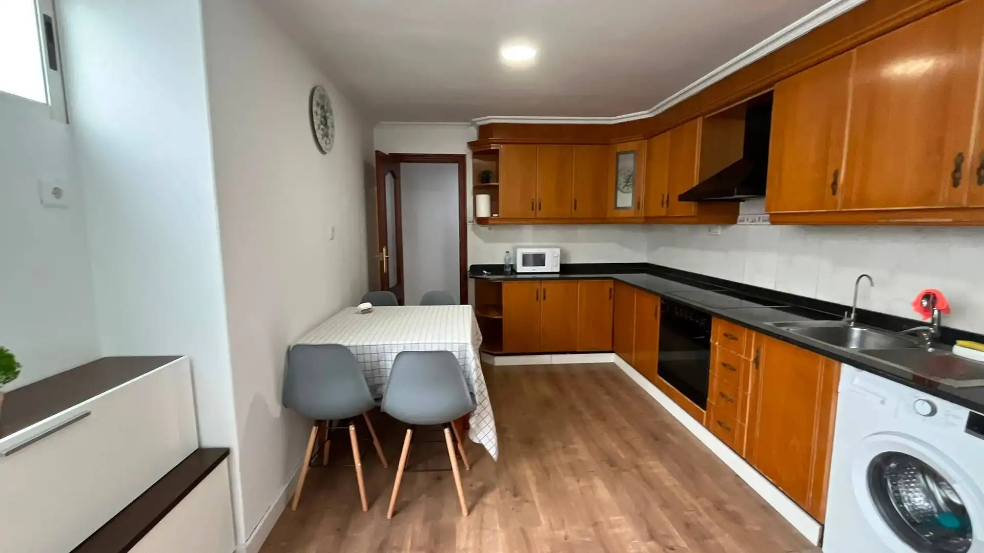 Room in Carrer Mare de Deu dels desamparats, Centro