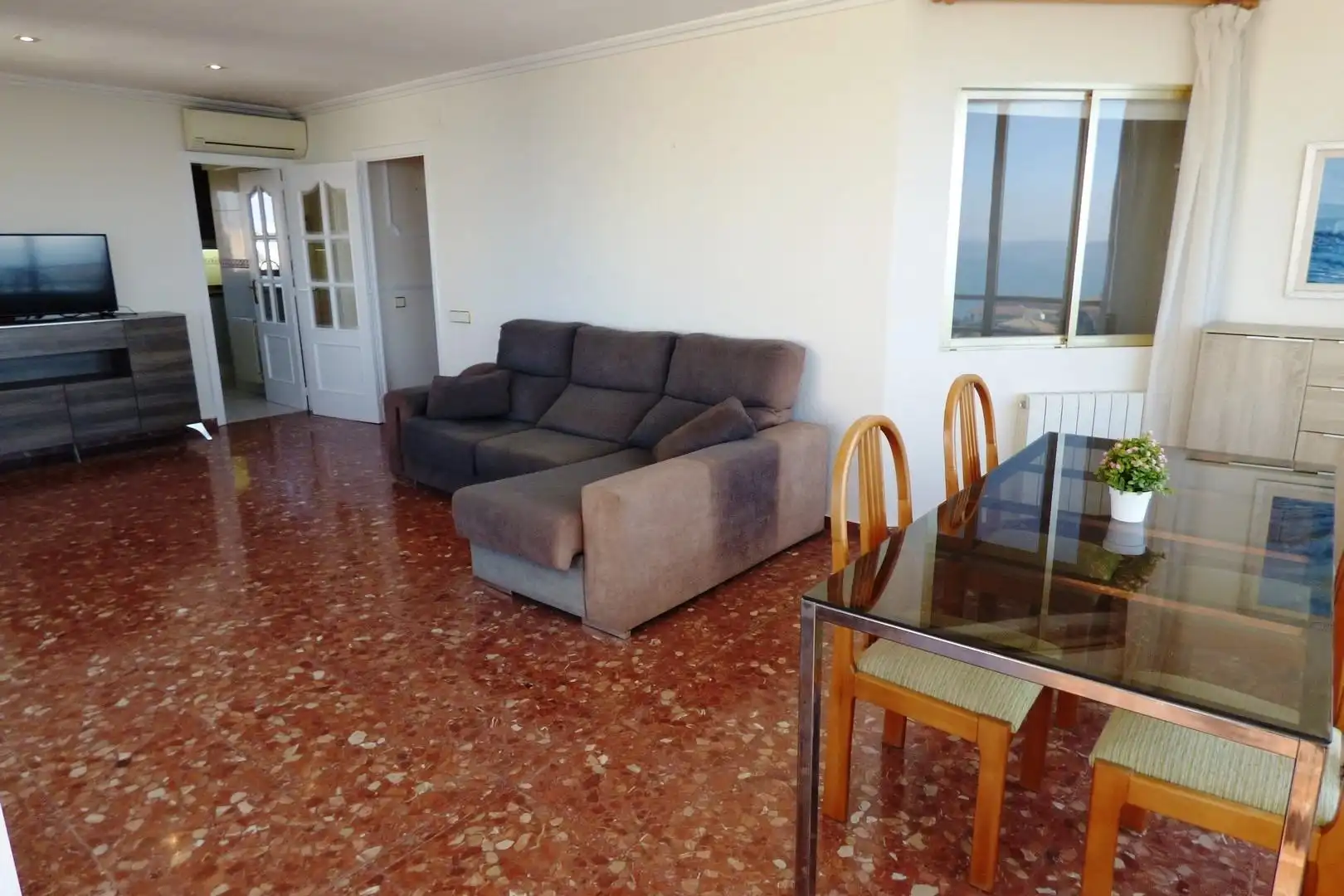 Wohnzimmer von Wohnung zum Verkauf in Alicante / Alacant mit Klimaanlage, Heizung und Privatgarten