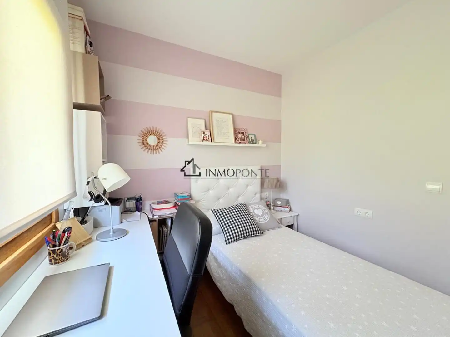 Dormitori de Casa o xalet en venda en Pontevedra Capital  amb Calefacció, Jardí privat i Terrassa