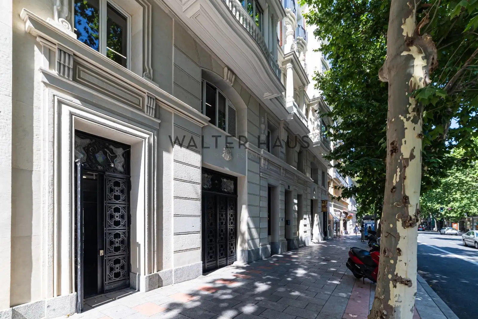 Exterior view of Flat for sale in Madrid  with Air Conditioner, Heating and Oven