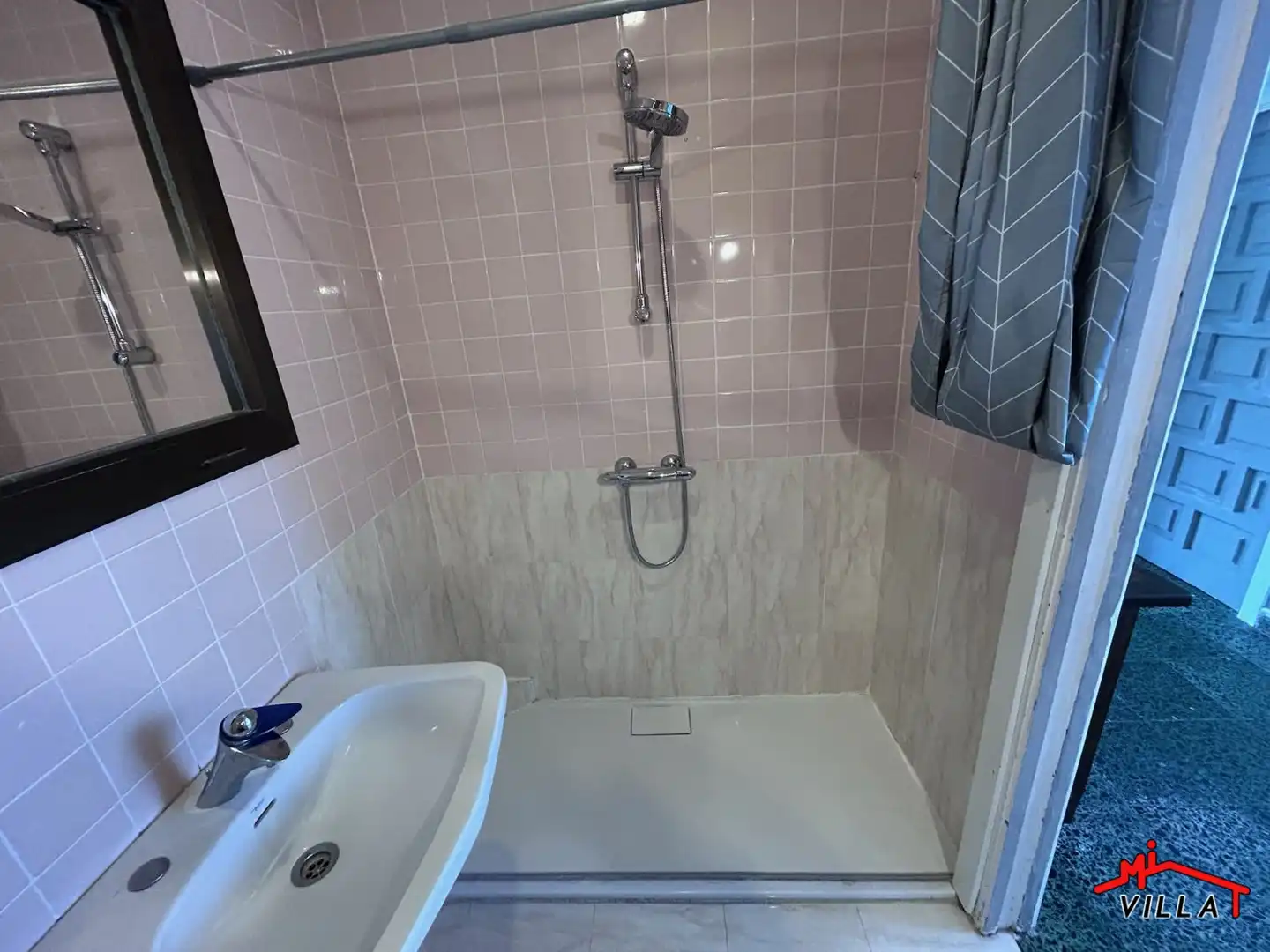 Badezimmer von Wohnung zum Verkauf in Laredo mit Heizung, Terrasse und Möbliert