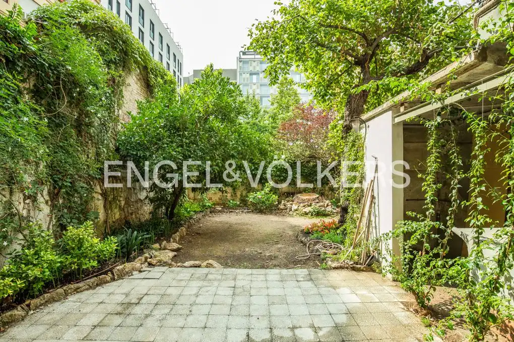 Vista exterior de Piso de alquiler en Barcelona con Aire acondicionado, Calefacción y Jardín privado