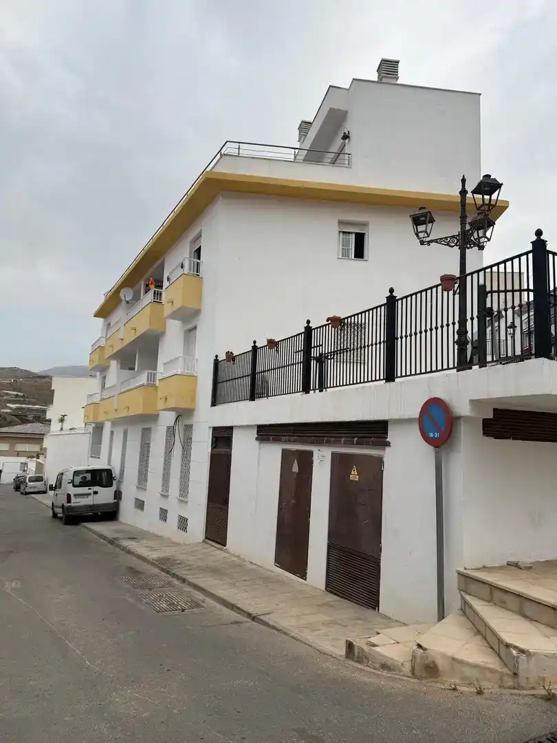 Vista exterior de Pis en venda en Polopos amb Aire condicionat i Balcó
