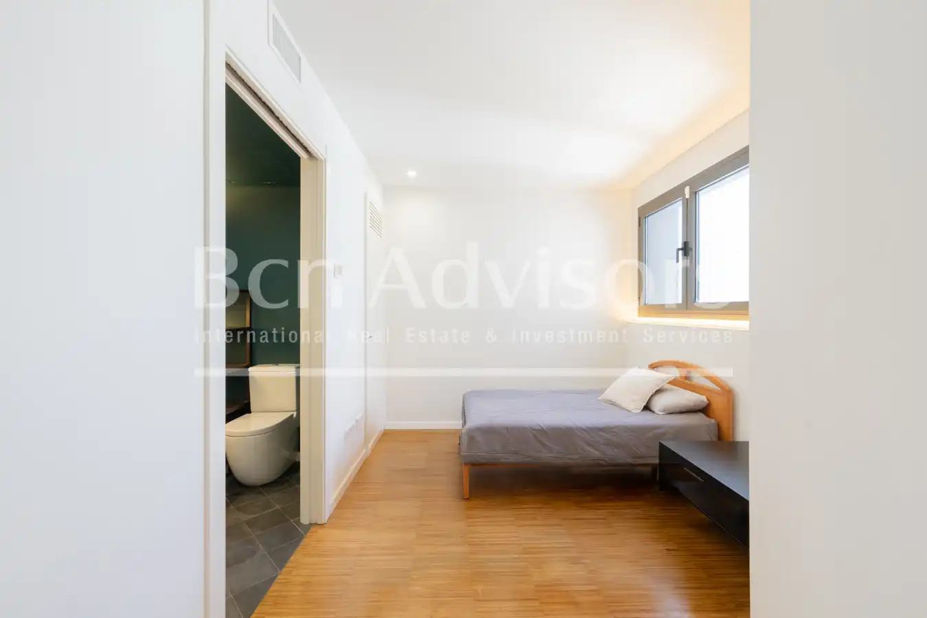 Schlafzimmer von Dachboden zum Verkauf in Barcelona mit Klimaanlage, Heizung und Parkett