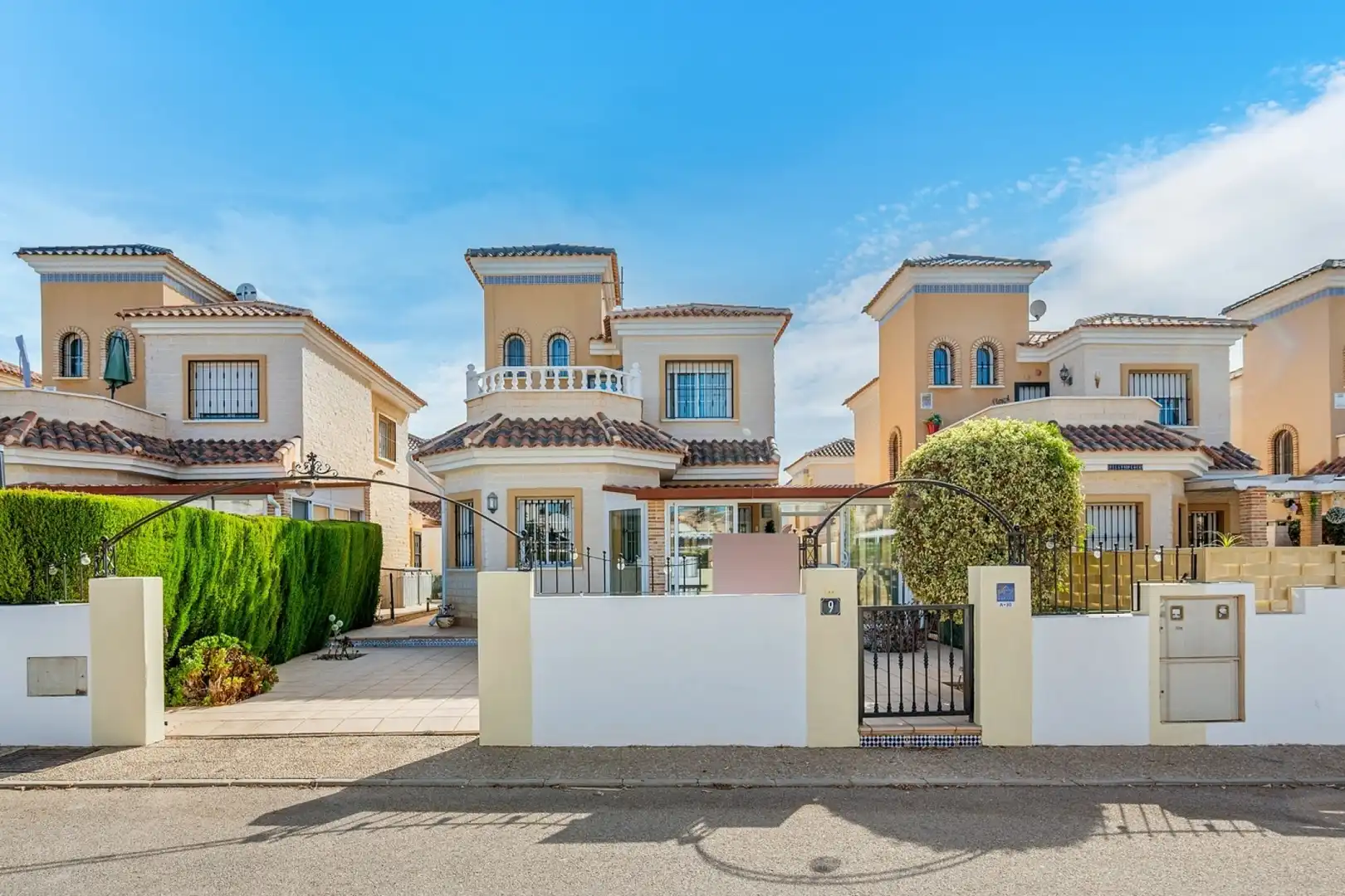 House with terrace for sale in El Raso
