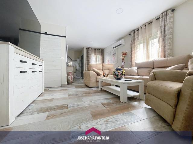 Casa-chalet en Venta en Caballero Bonald - San José Obrero - Guadalcacín