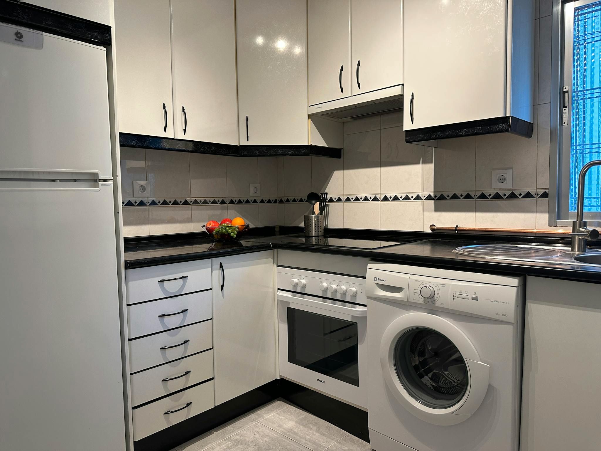 Cuina de Pis de lloguer en  Madrid Capital amb Calefacció, Moblat i Rentadora