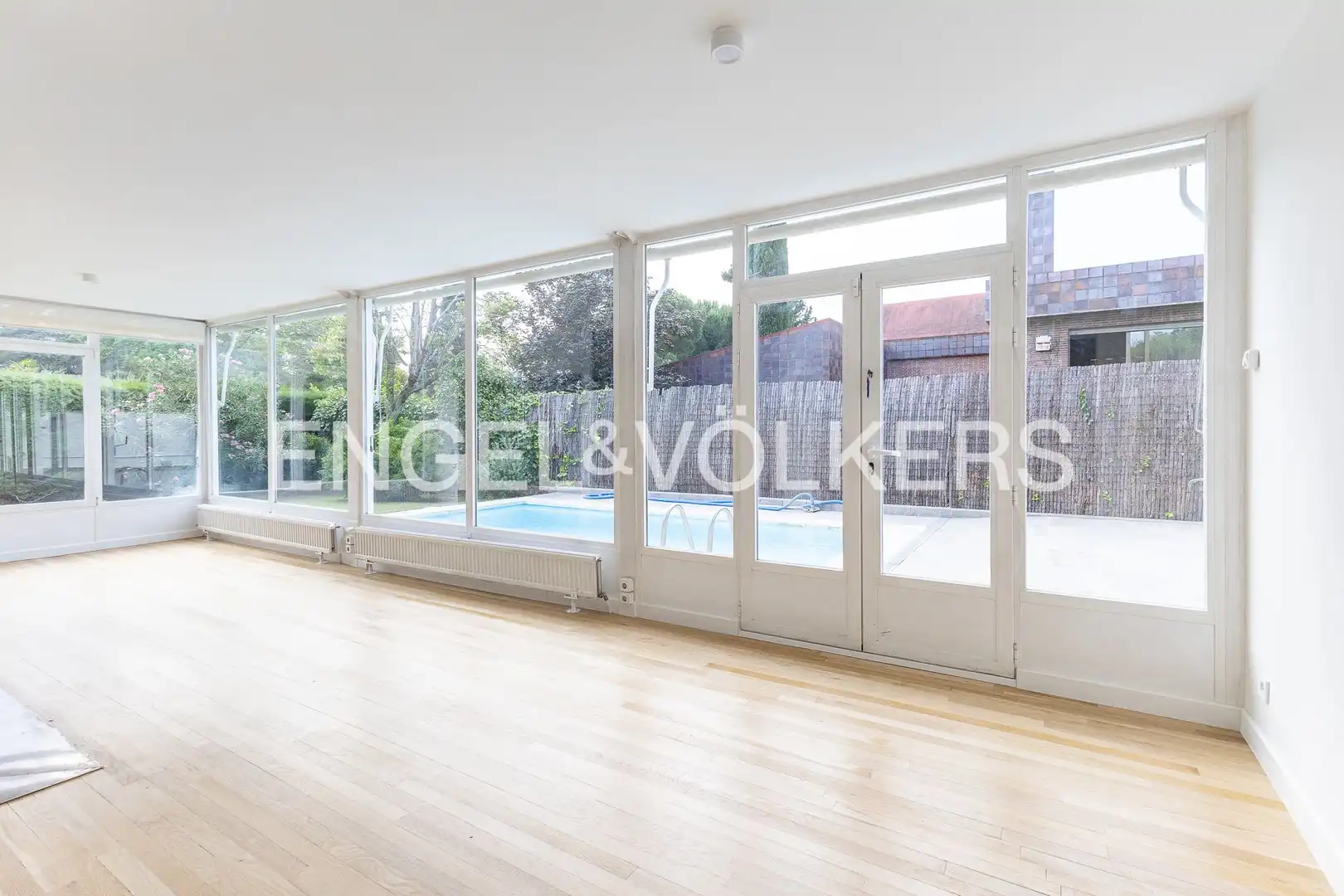 Swimming pool of Houses for rent in Madrid  with Air Conditioner, Heating and Private garden