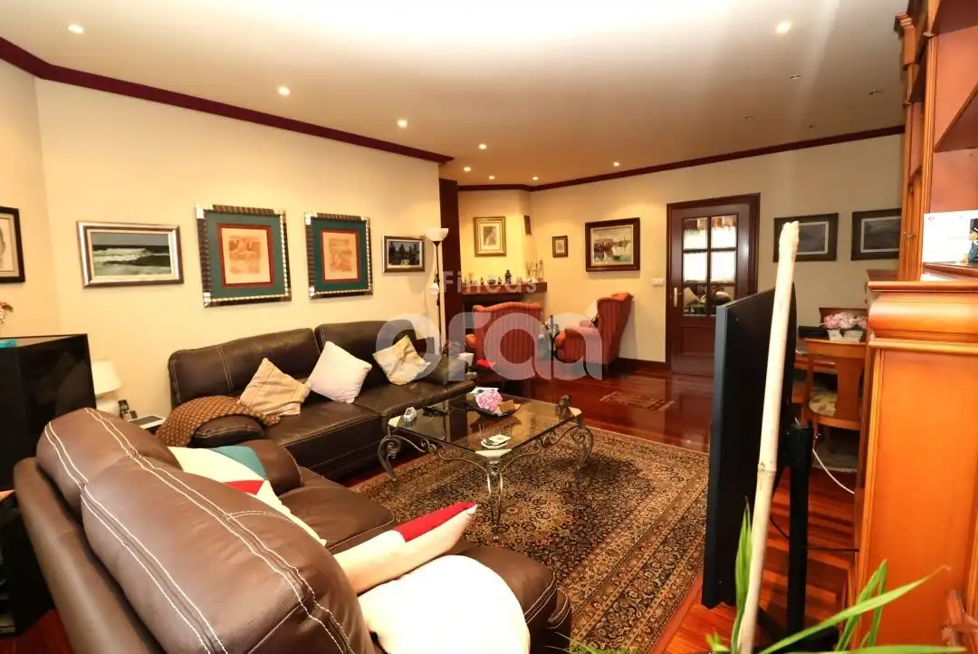 Sala d'estar de Casa adosada en venda en Abanto y Ciérvana-Abanto Zierbena amb Calefacció, Jardí privat i Terrassa