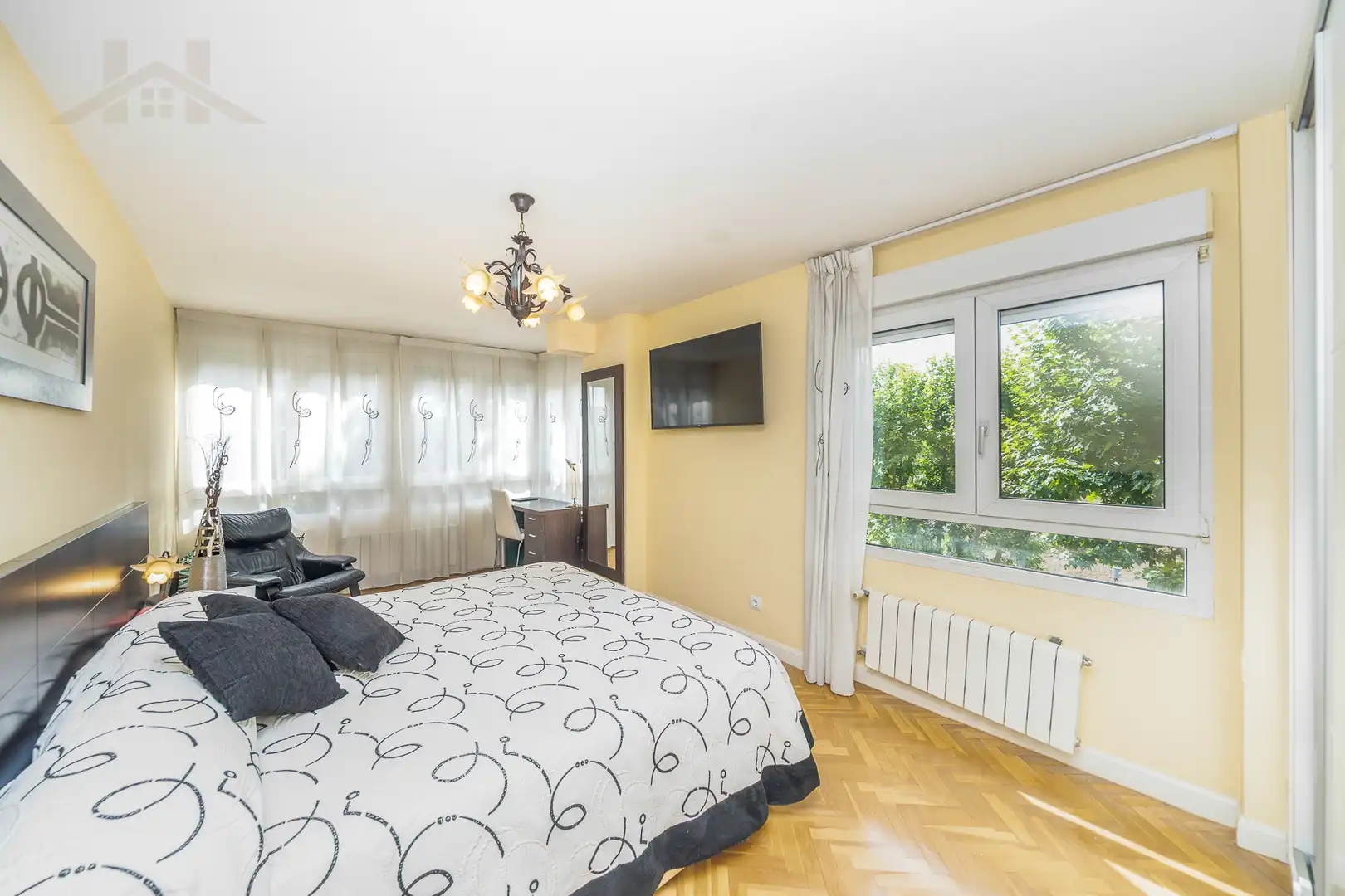 Bedroom of Flat for sale in Pozuelo de Alarcón  with Air Conditioner, Heating and Storage room