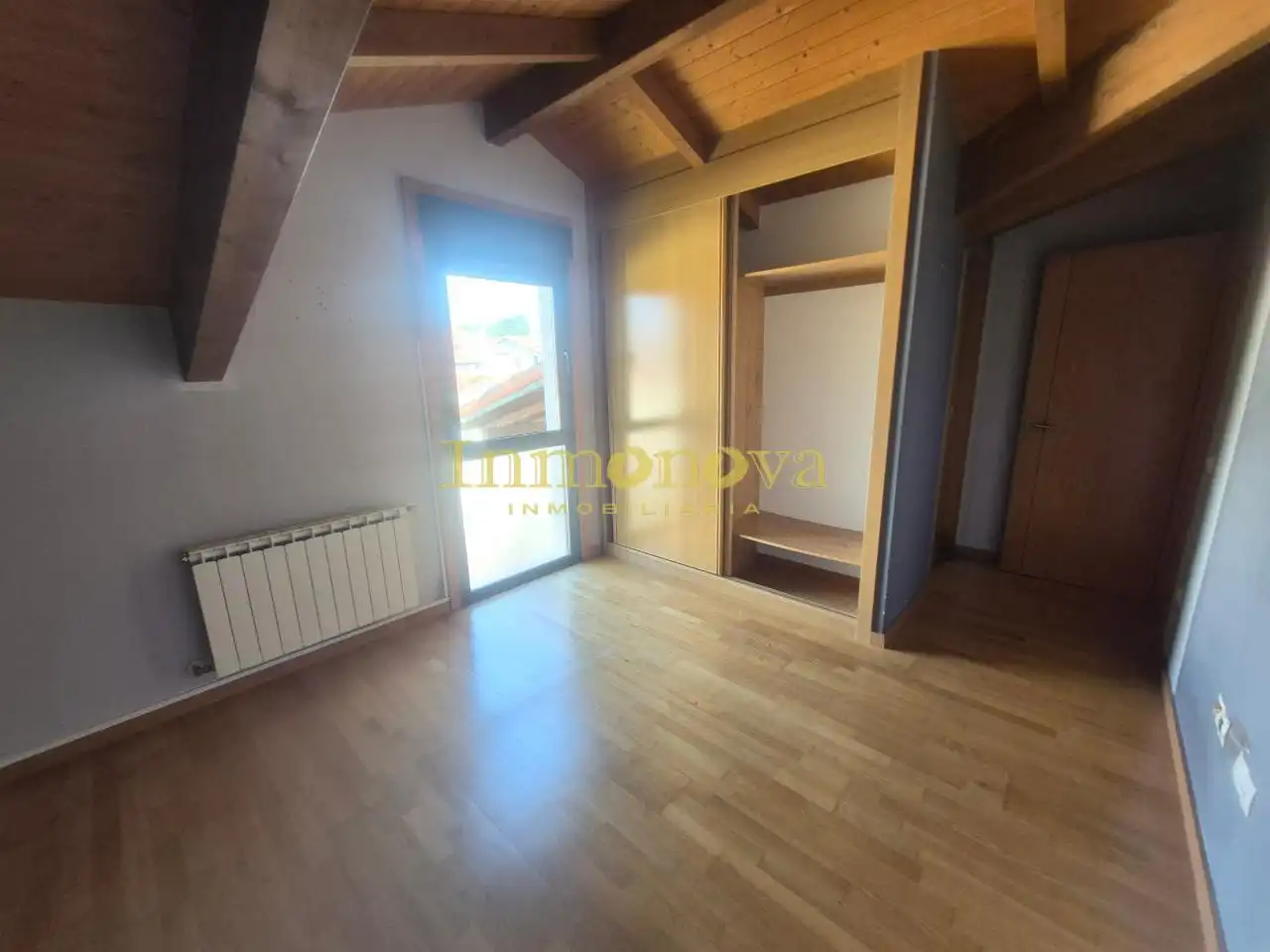 Habitación de Casa adosada en venta en A Merca   con Calefacción, Jardín privado y Terraza