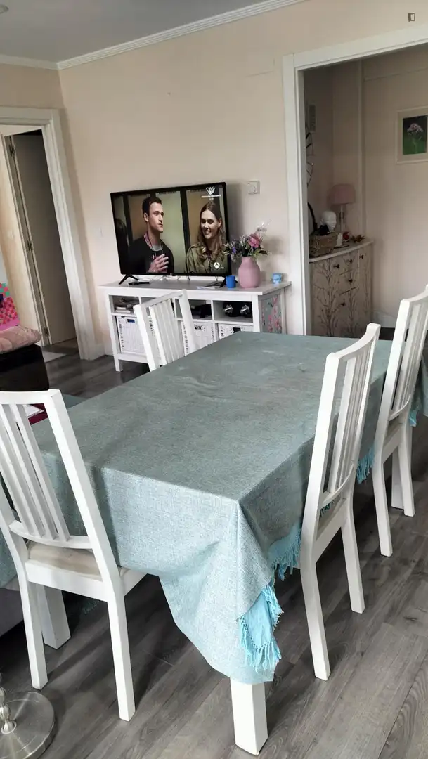Menjador de Apartament per a compartir en Getxo  amb Calefacció, Moblat i Forn