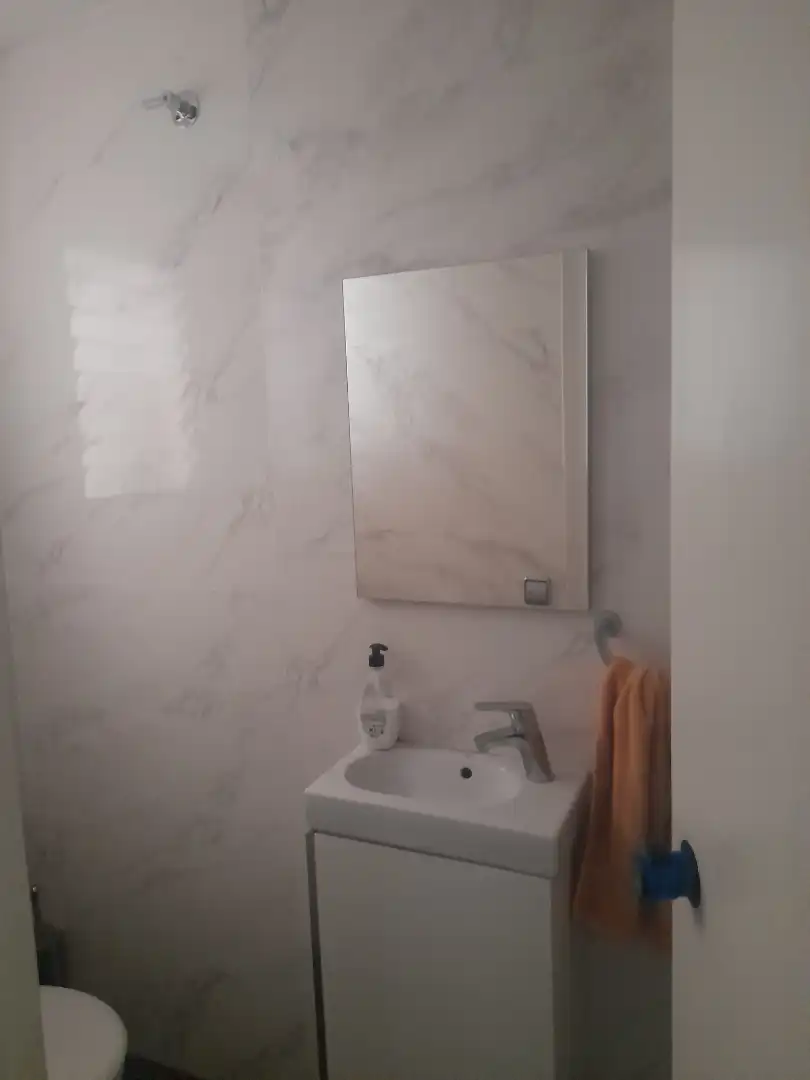 Baño de Local de alquiler en L'Hospitalet de Llobregat con Aire acondicionado y Calefacción
