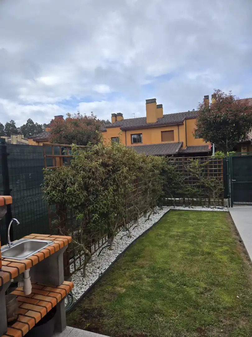 Jardín de Casa adosada de alquiler en Miño con Calefacción, Jardín privado y Terraza