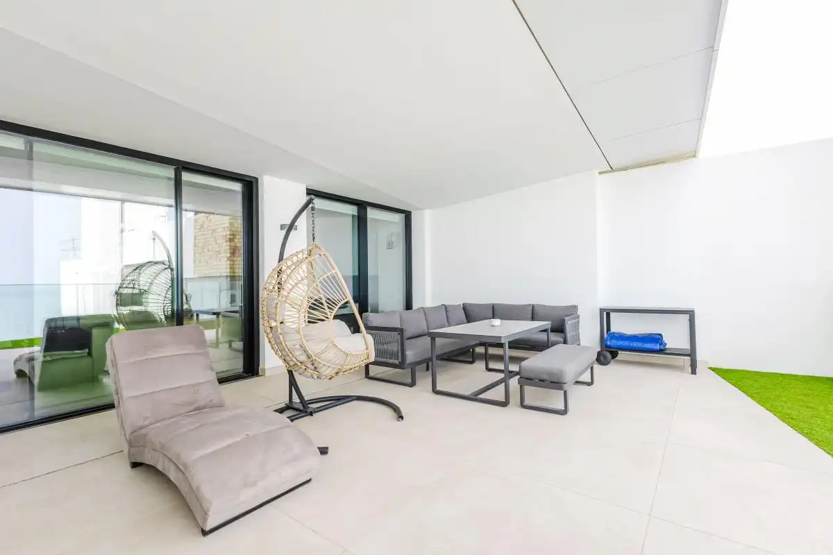 Terrasse von Erdgeschoss zum Verkauf in Fuengirola mit Heizung, Terrasse und Abstellraum