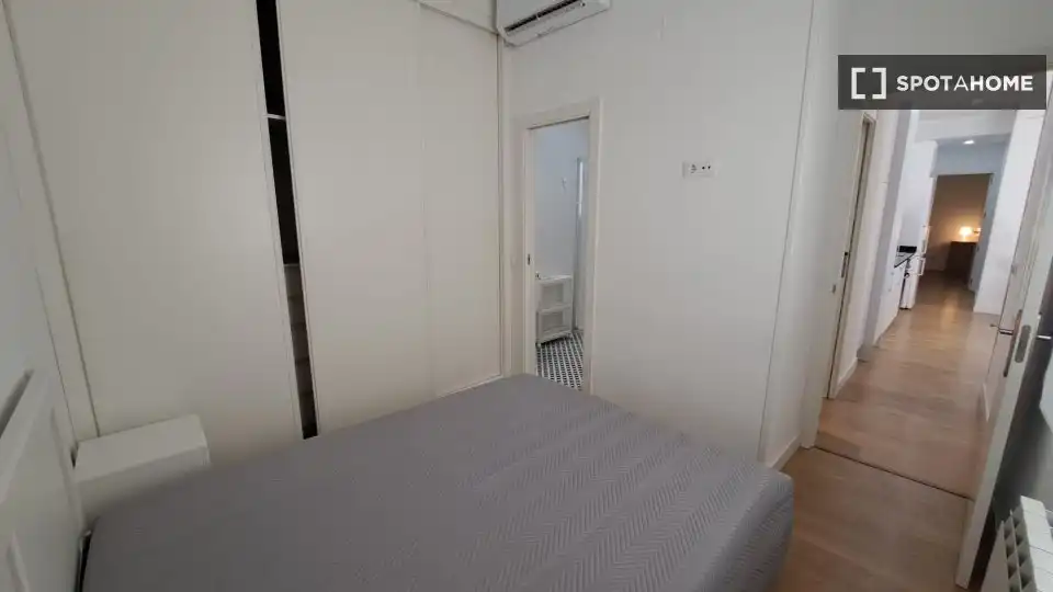 Bedroom of Apartments for share in Madrid  with Air Conditioner, Heating and Terrace