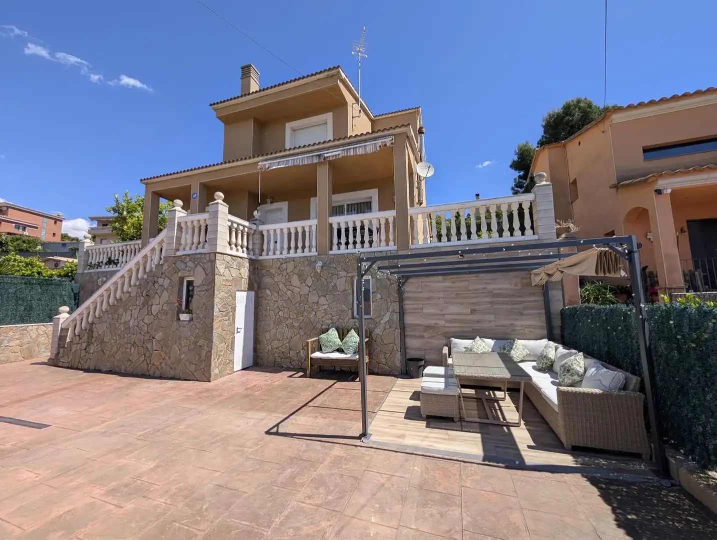 Vista exterior de Casa o chalet en venta en Abrera con Aire acondicionado, Jardín privado y Parquet