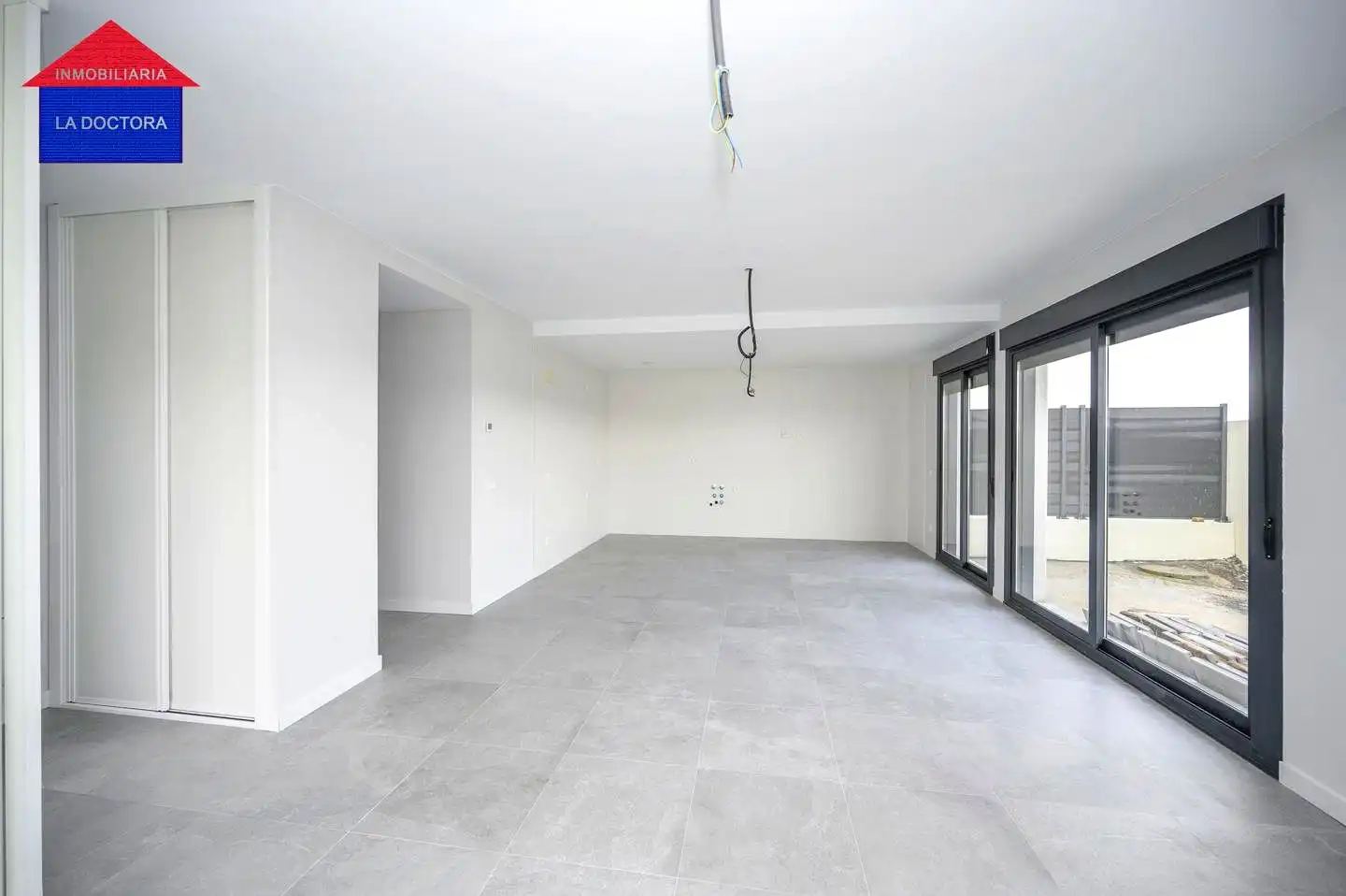 Sala de estar de Casa adosada en venta en Villamantilla con Aire acondicionado, Calefacción y Jardín privado