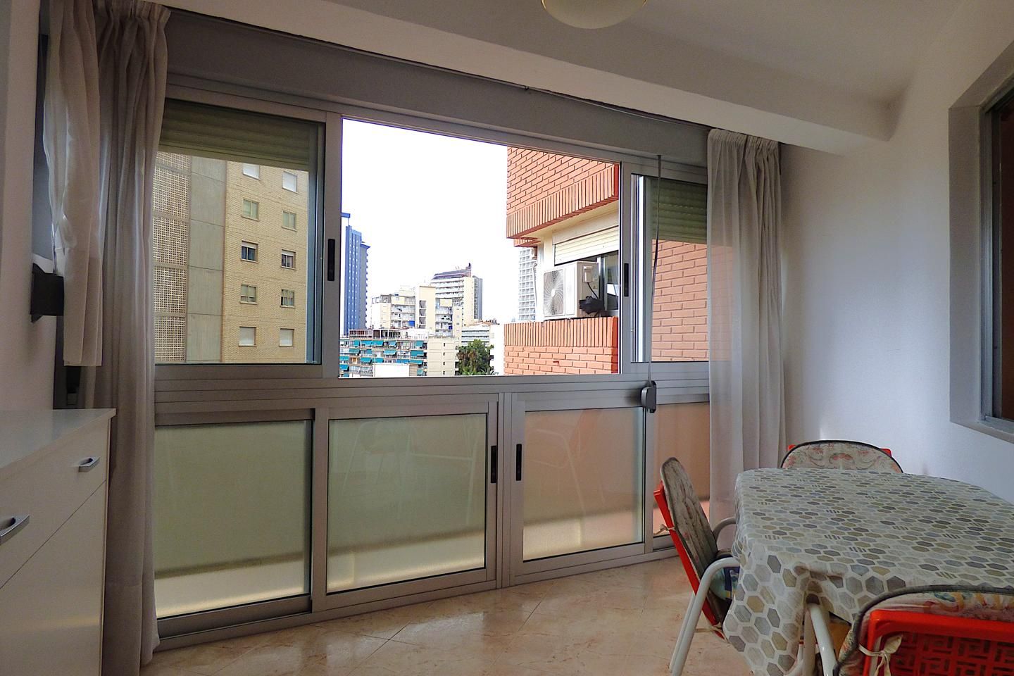 Dormitori de Apartament en venda en Benidorm amb Aire condicionat, Terrassa i Piscina