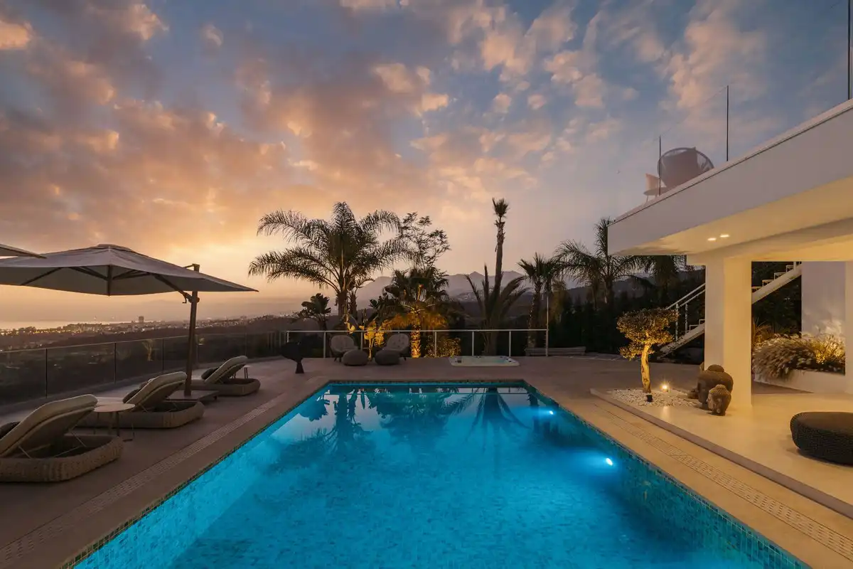 Piscina de Casa o xalet en venda en Marbella amb Aire condicionat, Jardí privat i Terrassa
