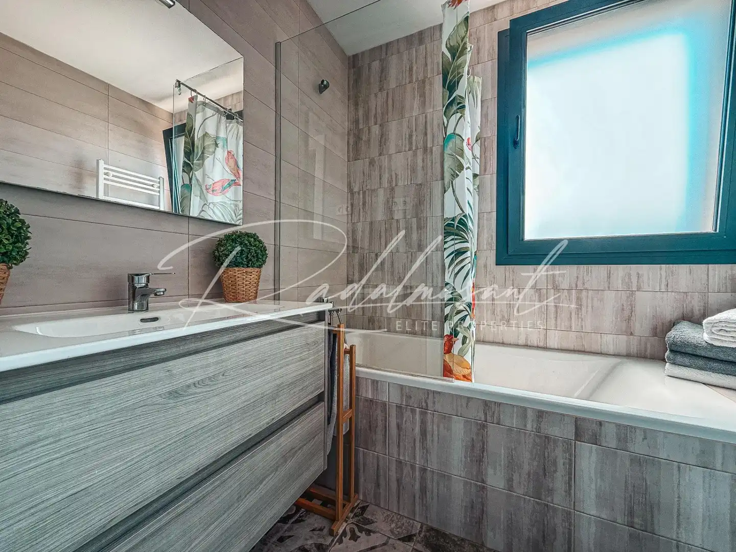 Baño de Casa adosada en venta en Cambrils con Calefacción, Jardín privado y Terraza
