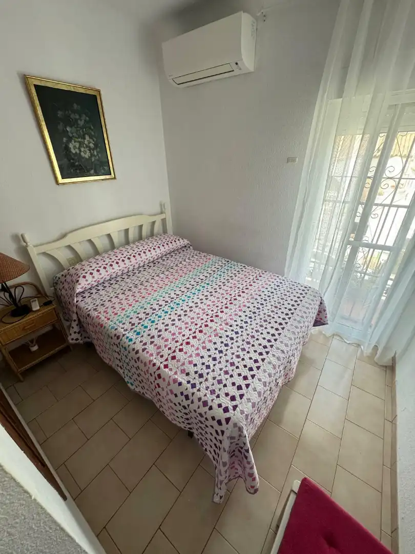Dormitori de Casa adosada de lloguer en Vélez-Málaga amb Aire condicionat, Terrassa i Moblat