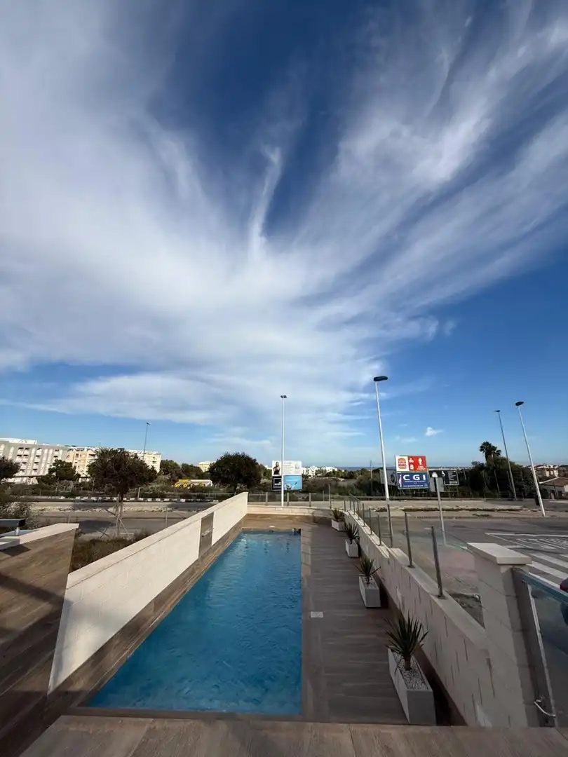 Vista exterior de Casa o chalet en venta en Guardamar del Segura con Aire acondicionado, Jardín privado y Terraza