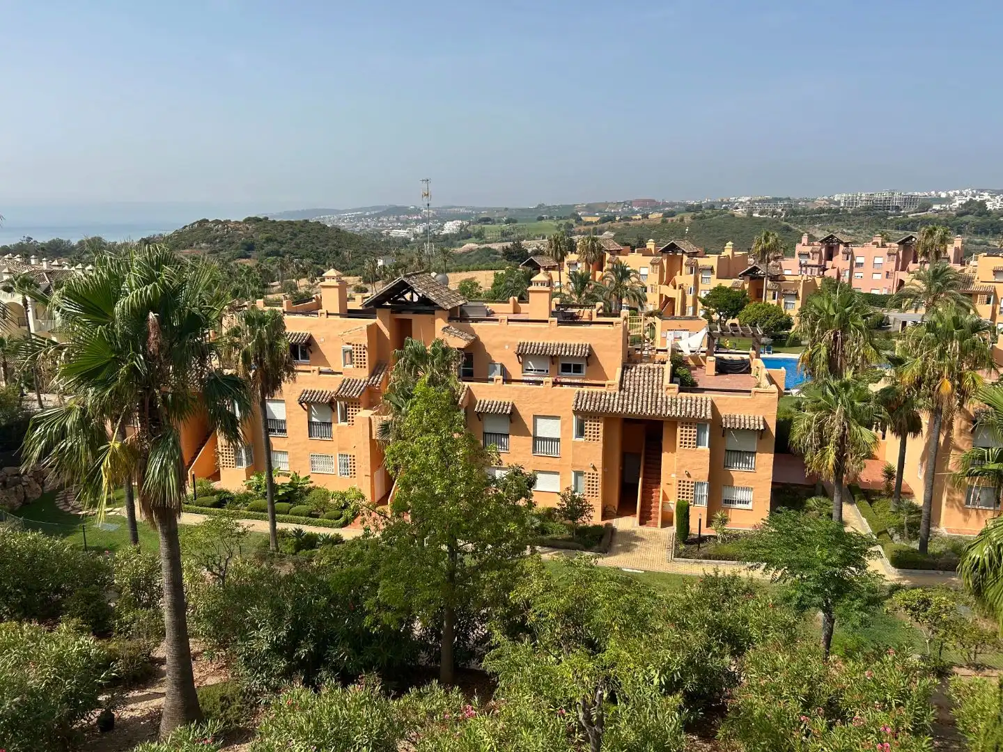 Vista exterior de Pis en venda en Casares amb Aire condicionat i Terrassa