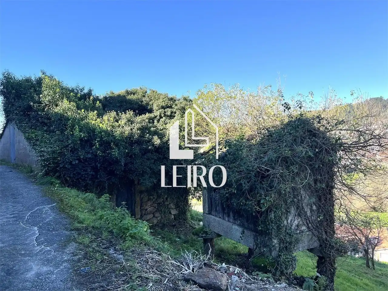 Country homes for sale in Sanxenxo  with Private garden