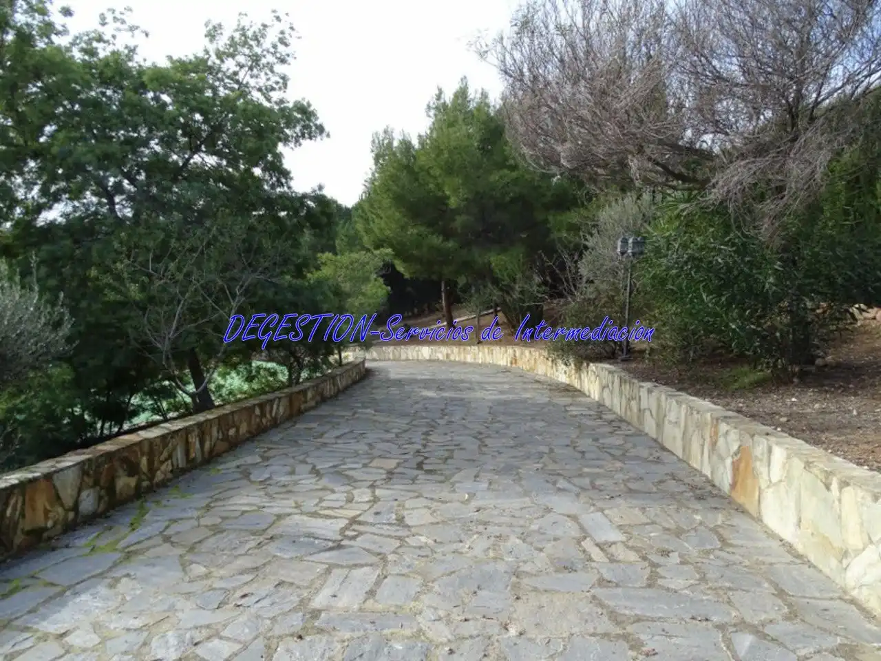 Vista exterior de Casa o xalet en venda en Guarromán amb Aire condicionat, Jardí privat i Terrassa