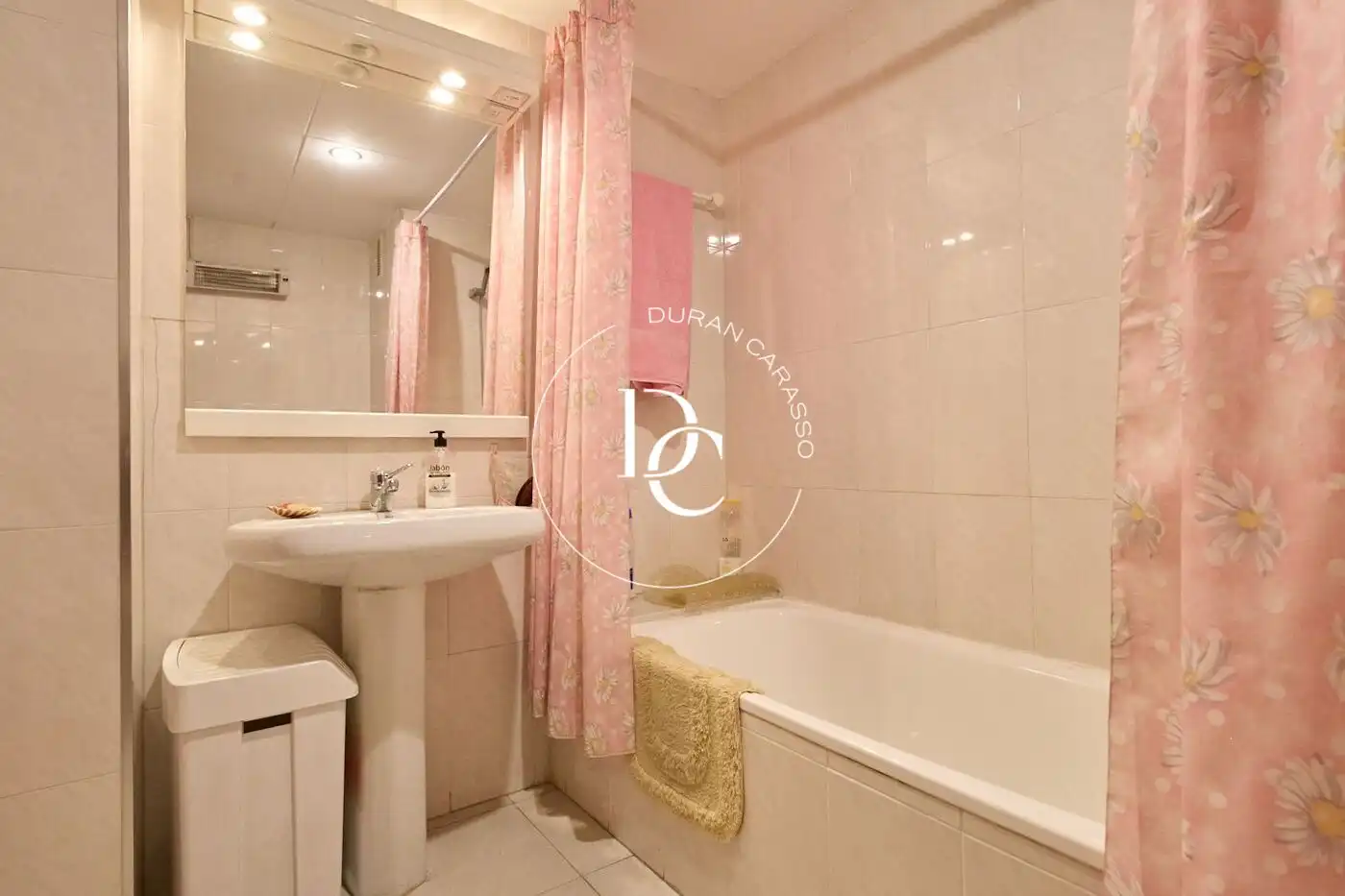 Bathroom of Flat for sale in Puigcerdà  with Heating and Furnished