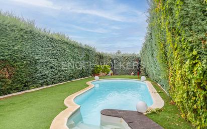 Piscina de Casa o xalet en venda en Las Rozas de Madrid amb Aire condicionat, Terrassa i Piscina