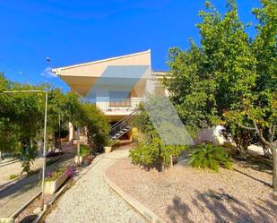 Vista exterior de Casa o xalet en venda en San Vicente del Raspeig / Sant Vicent del Raspeig amb Jardí privat, Terrassa i Traster