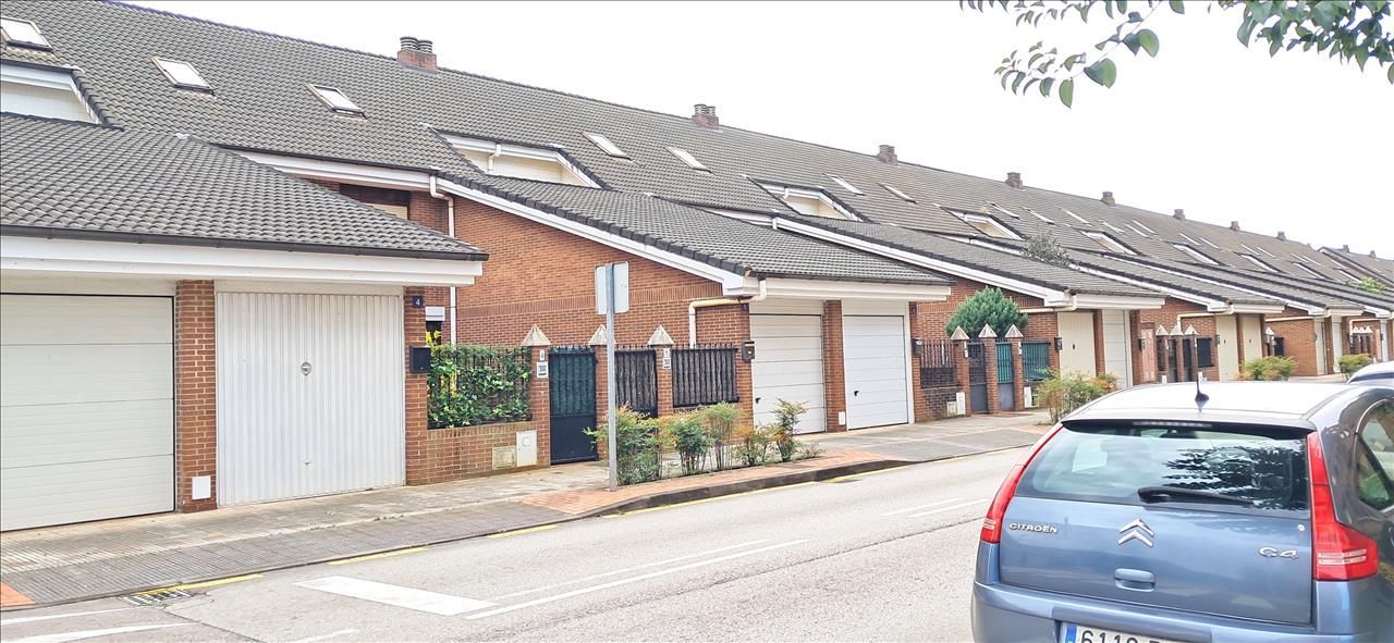 Vista exterior de Casa adosada en venda en El Astillero  