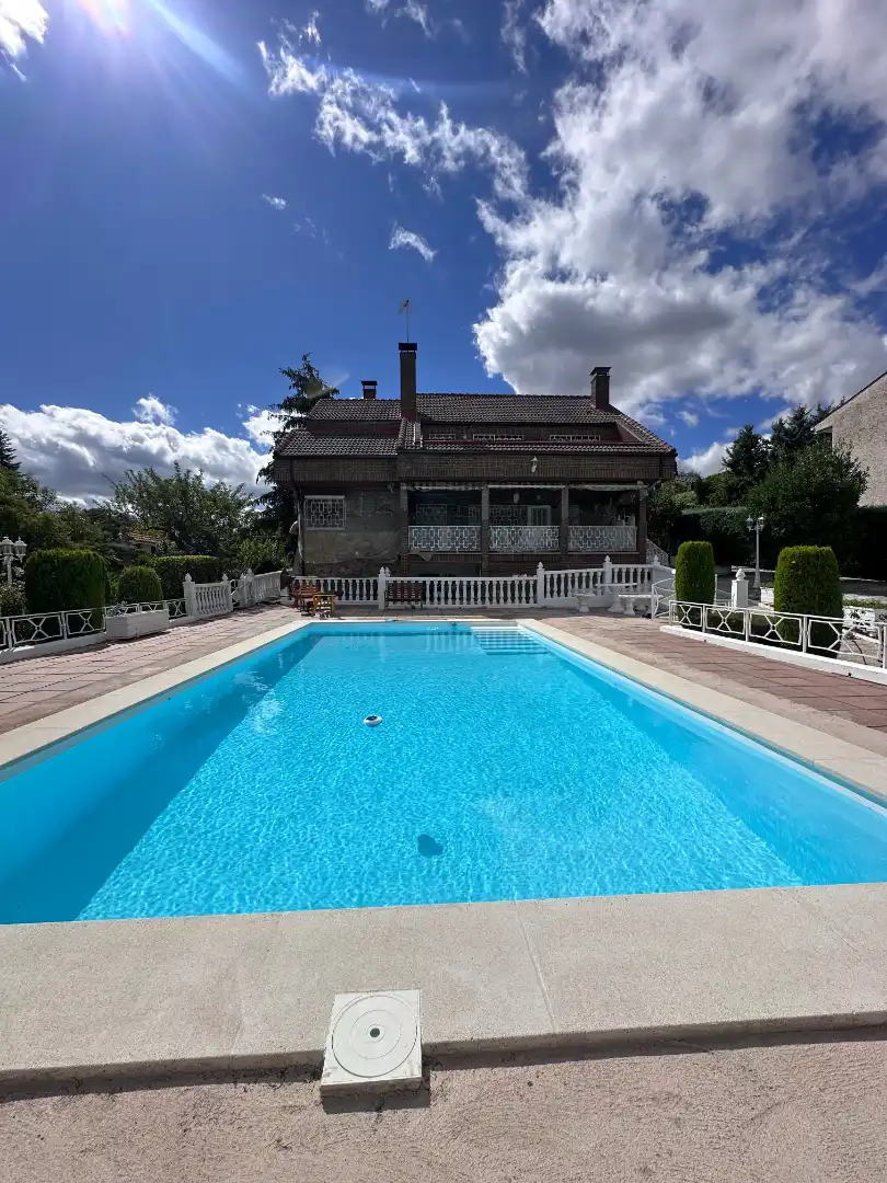 Piscina de Casa o xalet en venda en Las Rozas de Madrid amb Aire condicionat, Calefacció i Jardí privat