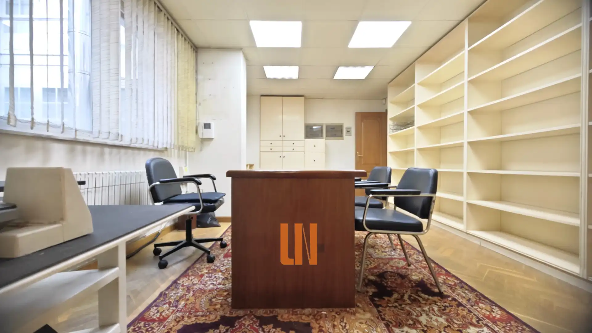 Büro zur Miete in A Coruña Capital  mit Heizung und Internet