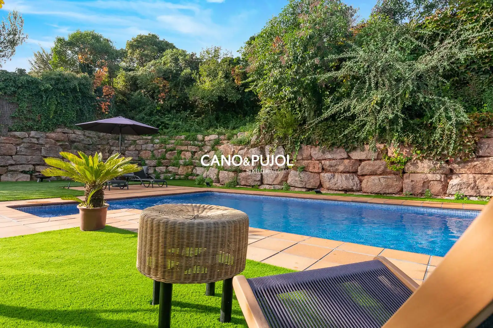 Swimming pool of Houses for sale in Sant Cugat del Vallès  with Air Conditioner, Terrace and Swimming Pool