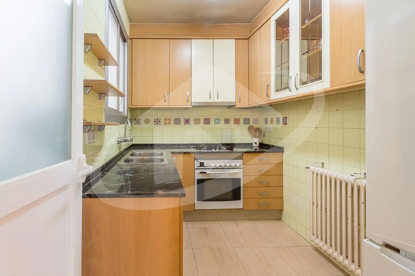 Küche von Wohnung zum Verkauf in Sabadell mit Klimaanlage, Heizung und Balkon