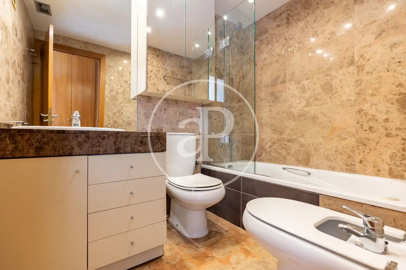 Bathroom of Flat for sale in Barcelona  with Air Conditioner, Heating and Terrace